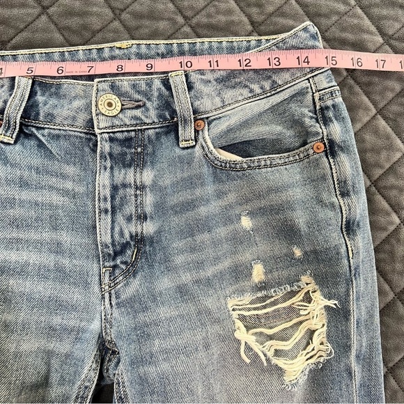 American Eagle Tomgirl Jeans Women Size 2 Short Distressed Blue Button Fly CLO - Picture 5 of 8